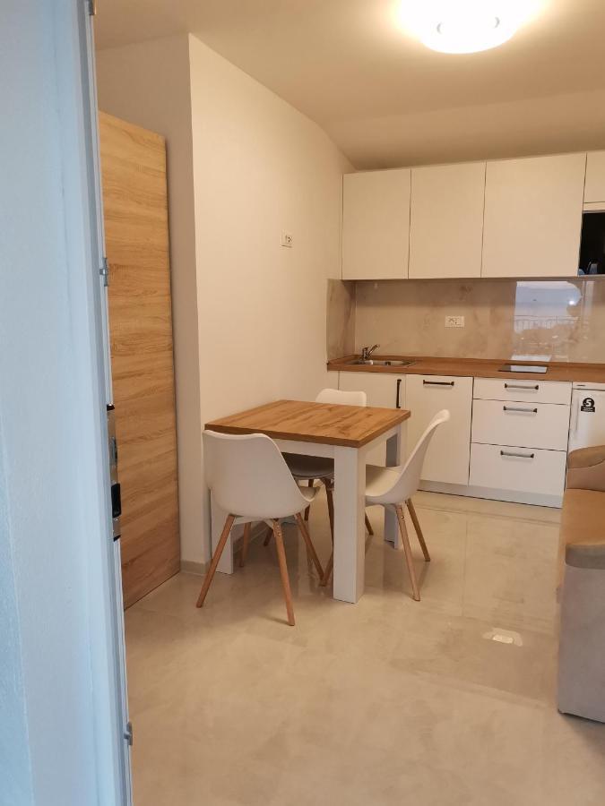 Apartment Luka Макарска Екстериор снимка